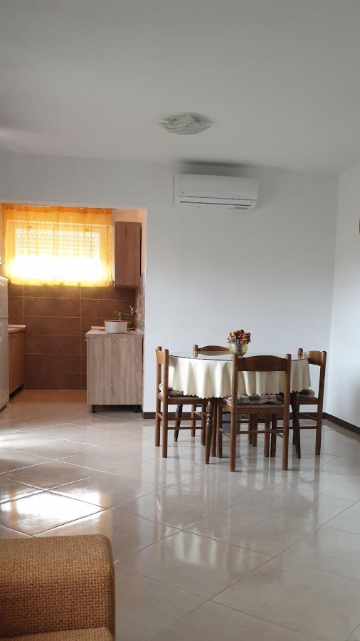 Apartman Lena プーラ エクステリア 写真