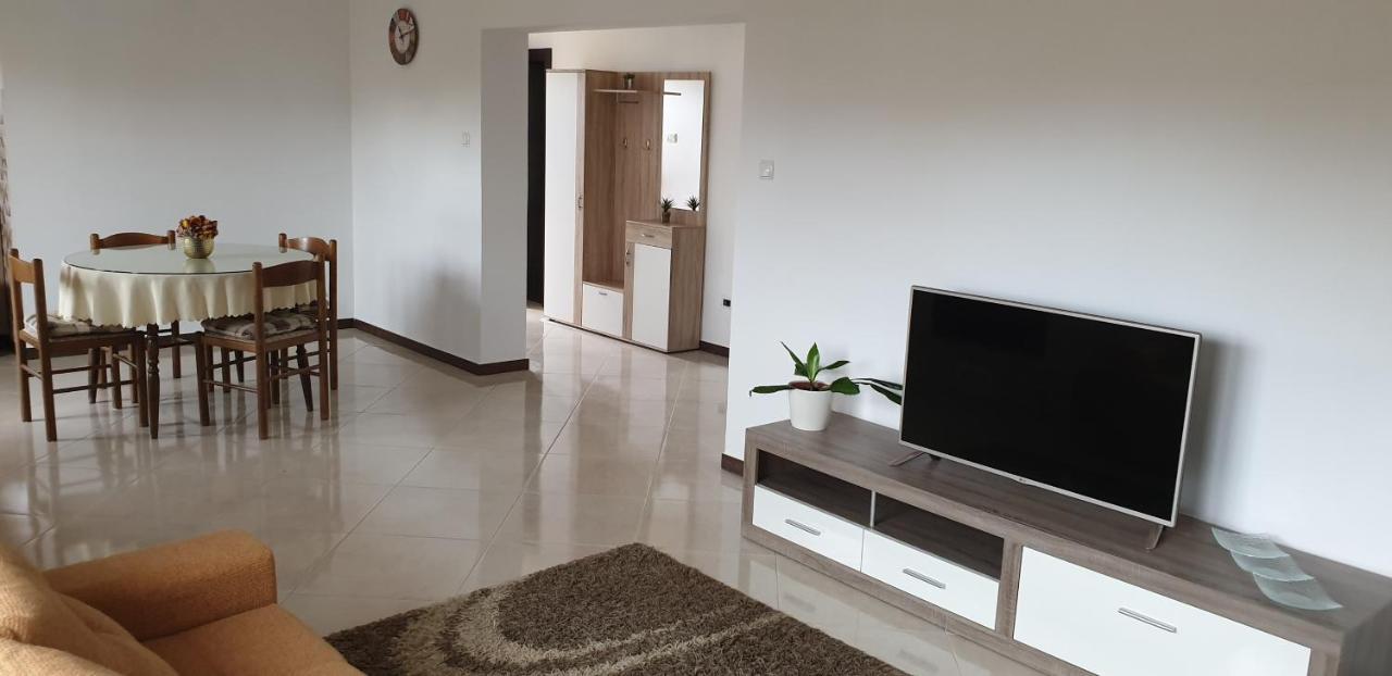 Apartman Lena プーラ エクステリア 写真