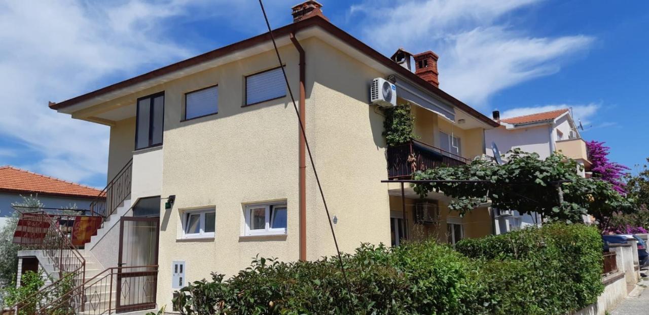 Apartman Lena プーラ エクステリア 写真